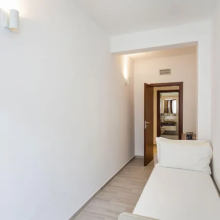 Terrace Flat In Santa Margherita By Wonderful Italy