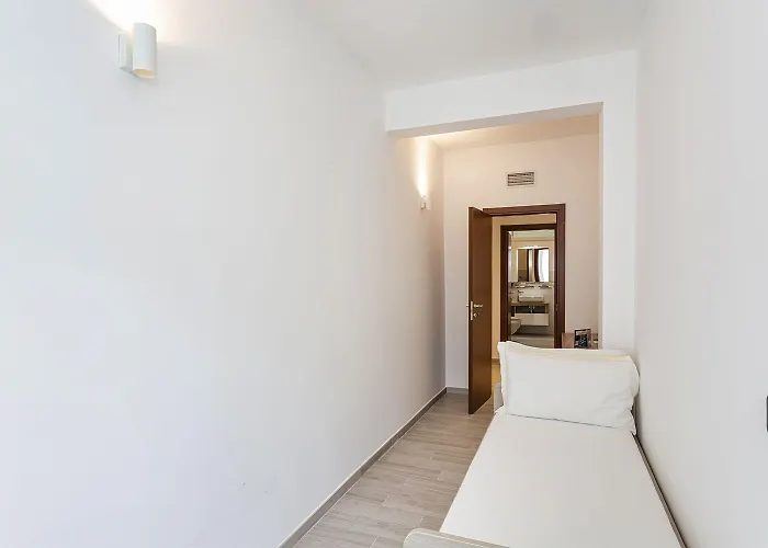 Terrace Flat In Santa Margherita By Wonderful Italy